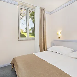 https://hotel-plavi.in-istria.net